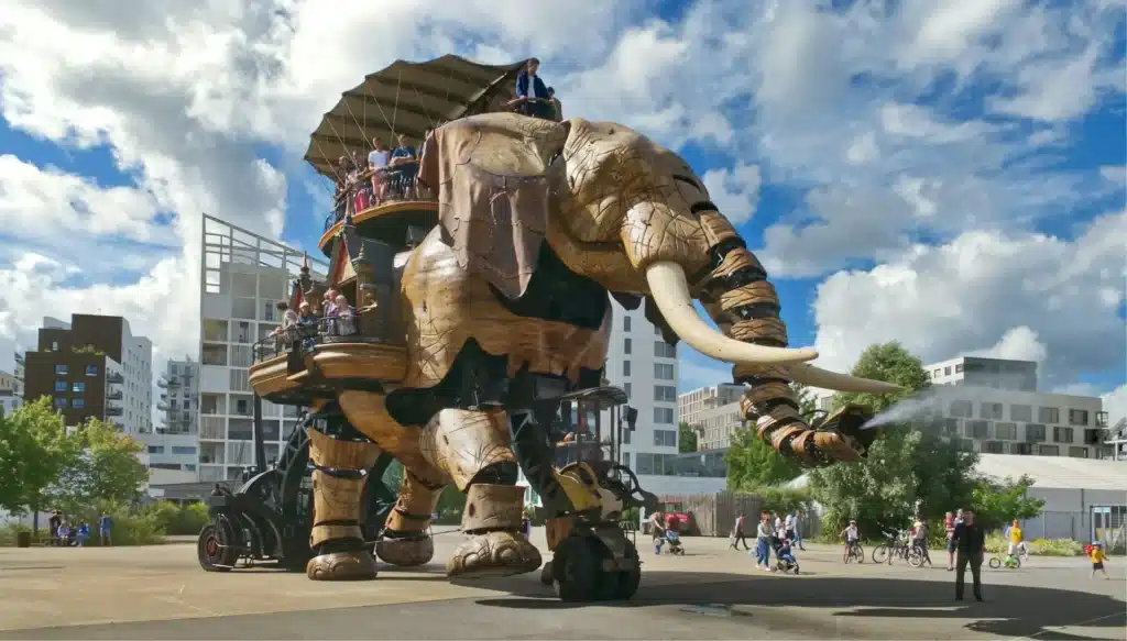 Le Grand Éléphant des Machines de l'Île à Nantes, lieu emblématique pour un incentive ou une soirée de gala organisée par l'Agence Helper, DMC expert en Loire-Atlantique