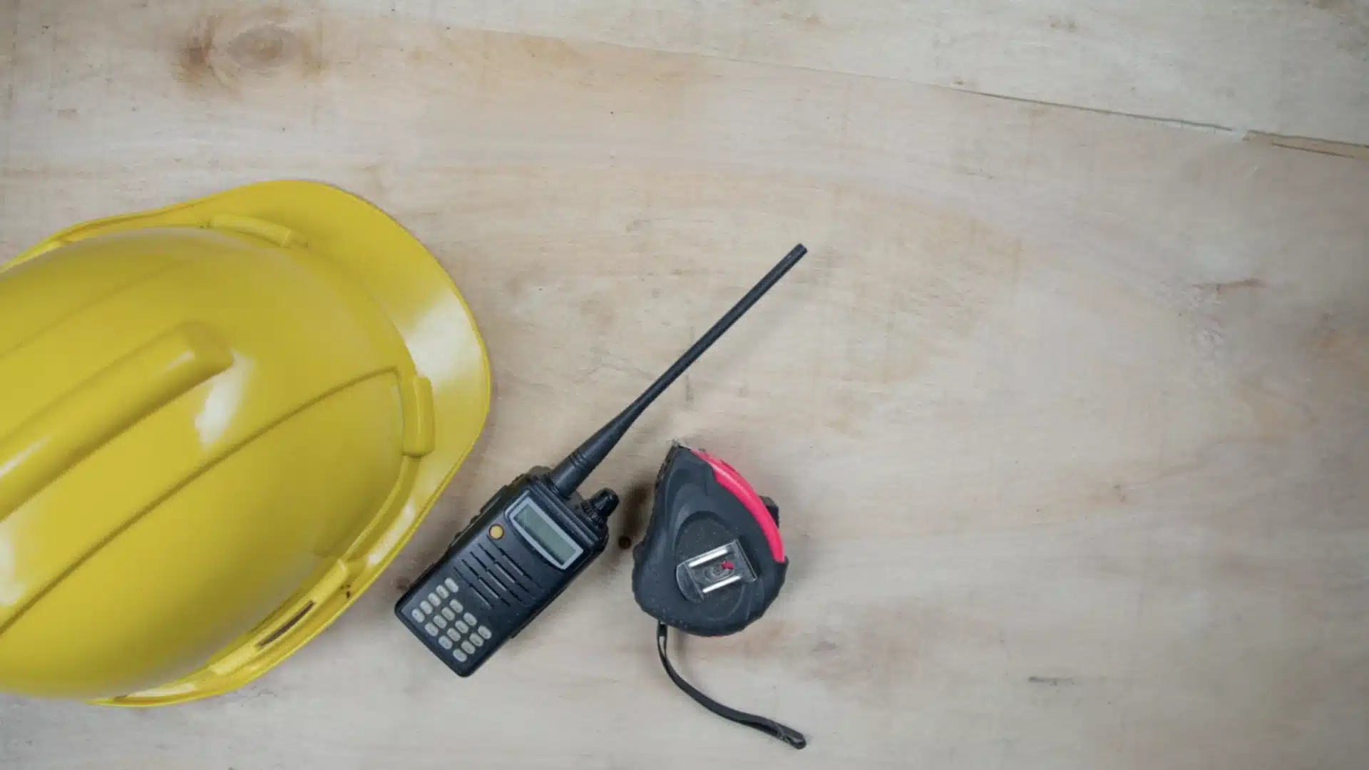 Installation d’un décor corporate respectant toutes les normes techniques et de sécurité.